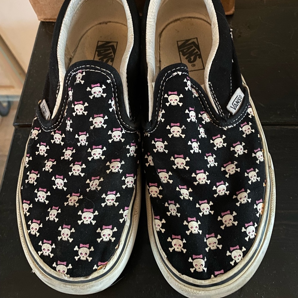 Vans black w/ skull bows, girls size 3.5